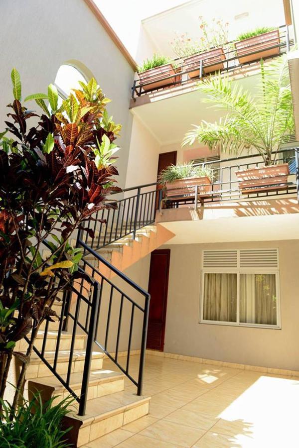 Room In Bb - Enjoy You Vacation Wail Staying In This Single Room Fit For 2 People 基加利 外观 照片