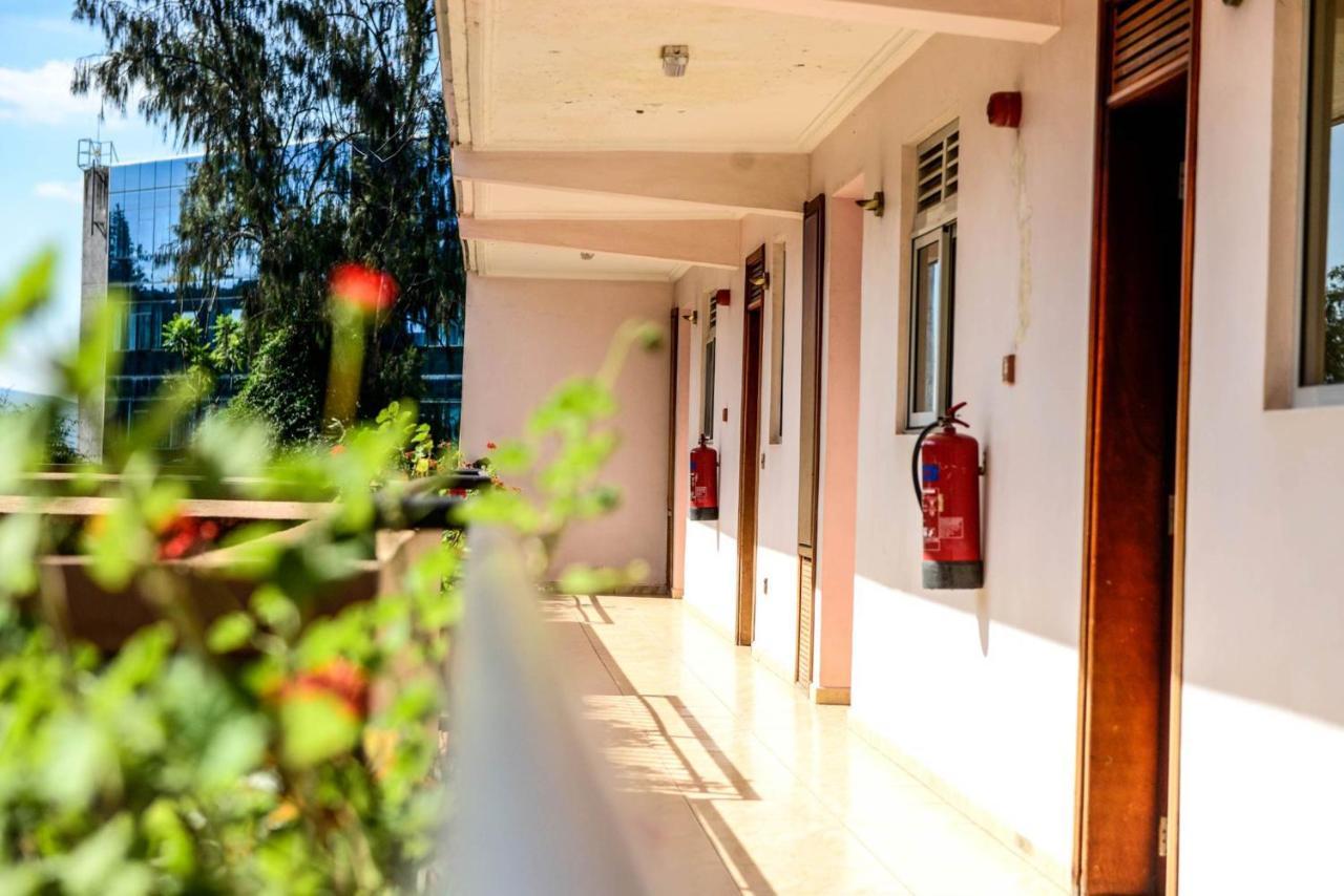Room In Bb - Enjoy You Vacation Wail Staying In This Single Room Fit For 2 People 基加利 外观 照片